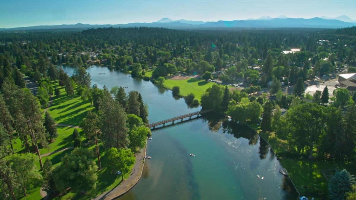 Adventurous Oregon: Your RV Guide to the State’s Best Summer Destinations